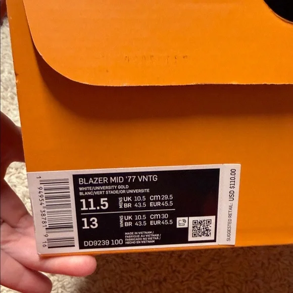 Nike Blazer Mid ‘77 Vintage White High Tops with Gold and Green Accents - Picture 6 of 6